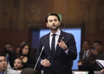 Niels Olsen renuncia a la presidencia y a su curul en la Asamblea Nacional