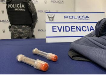 Adolescente fue aprehendido tras operativo policial en una unidad educativa de Santo Domingo