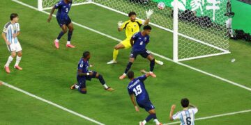 Argentina sobrevive al sueño de Cabo Verde y avanza tras ganar un partidazo de 3-2 en tiempos extra