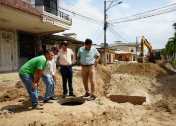 Alcaldía de Pasaje invierte cerca de 800 mil dólares en el cambio histórico del colector principal de alcantarillado