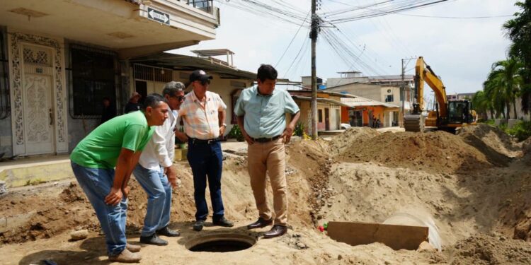 Alcaldía de Pasaje invierte cerca de 800 mil dólares en el cambio histórico del colector principal de alcantarillado