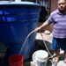 “Vivimos peleando por el agua”: moradores del barrio 18 de Octubre denuncian cuatro años de escasez del servicio en Machala