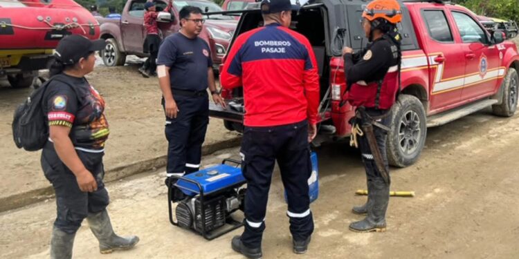 Bomberos de Pasaje se suman a las labores de búsqueda tras el devastador aluvión en Zamora Chinchipe
