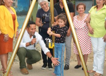 Alcaldía de Santa Rosa coloca la primera piedra para la ampliación de la casa comunal del barrio Amazonas