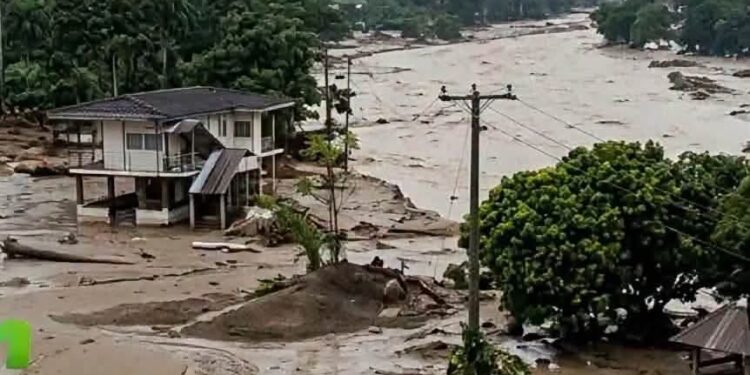 Un devastador aluvión deja once fallecidos y decenas de familias damnificadas en el barrio Santa Isabel