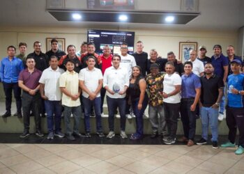 Andrés Vázquez recibe reconocimiento de escuelas de fútbol por su constante apoyo al deporte formativo