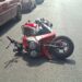 La tumbaron de la moto y la arrastraron para robarle en pleno centro de Machala
