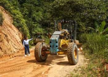 Alcaldía de Balsas y Prefectura de El Oro ejecutan mantenimiento vial en la vía al sitio Santa Elena