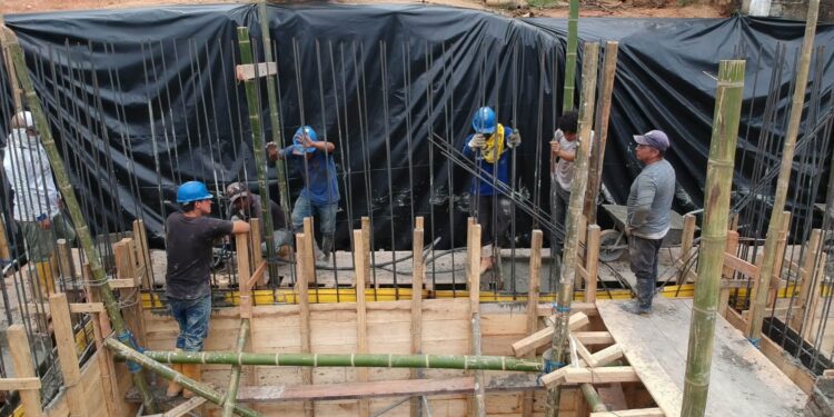 Alcalde Jonny Cueva supervisa los trabajos de mejoramiento en la Planta Central de Agua Potable de Marcabelí