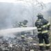 Respuesta rápida del personal bomberil evita que un incendio de maleza afecte viviendas en el norte de Machala