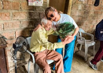 Alcaldesa de Arenillas visita a beneficiario de proyecto enfocado en adultos mayores