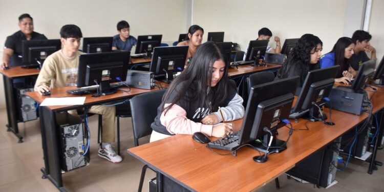 Más de 7.400 aspirantes rendirán el examen de admisión de la UTMACH del 5 al 7 de agosto