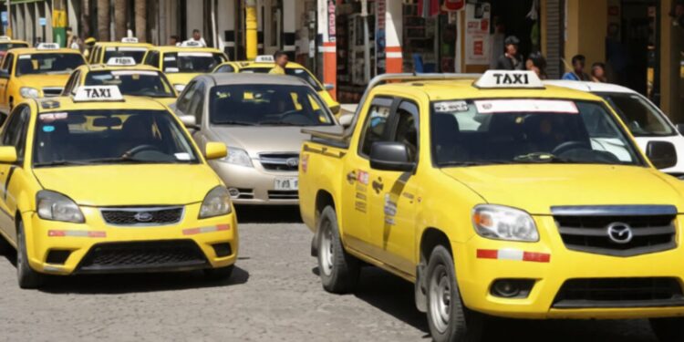Ciudadanos denuncian cobros de $1,50 por la carrera mínima de taxi en Puyo