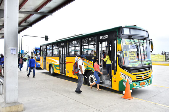 Transportistas de Machala vuelven a plantear subir el pasaje urbano a 50 centavos
