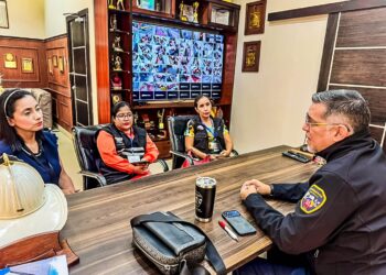 Movimiento de Mujeres de El Oro y Bomberos de Machala coordinan alianza de capacitación