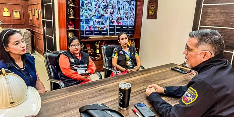 Movimiento de Mujeres de El Oro y Bomberos de Machala coordinan alianza de capacitación