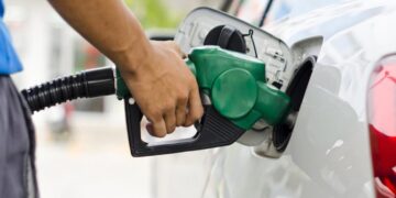 Gasolinas Extra, Ecopaís y diésel bajarán nuevamente desde este 12 de agosto en Ecuador
