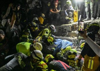 Entre silencios y escombros, Colombia sigue buscando vidas: rescates que mantienen la esperanza tras el terremoto