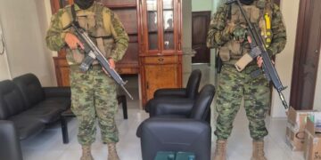 Fuerzas Armadas incautan 28 pistolas a una empresa de seguridad irregular en Machala