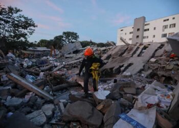 Terremoto de magnitud 7,4 deja 250 muertos en Colombia y rescatistas siguen buscando sobrevivientes