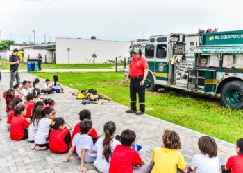 Bomberos Machala capacita a miles de integrantes de la comunidad educativa en prevención de emergencias