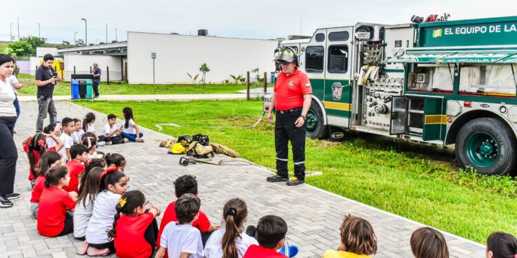 Bomberos Machala capacita a miles de integrantes de la comunidad educativa en prevención de emergencias