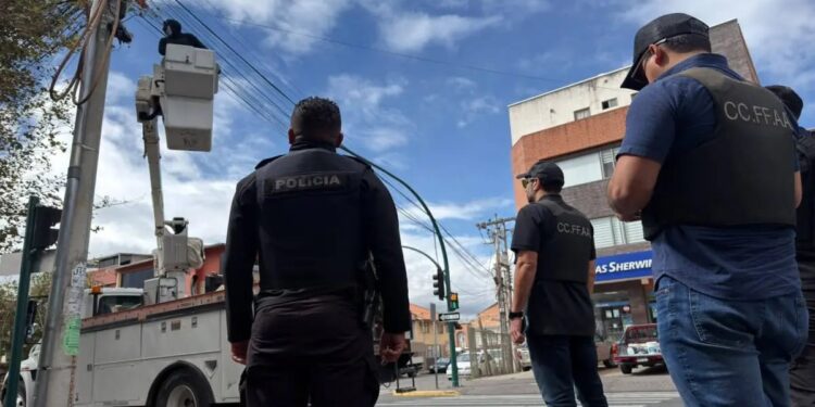 1.150 cámaras irregulares fueron retiradas en Ecuador y algunas vigilaban los movimientos de policías