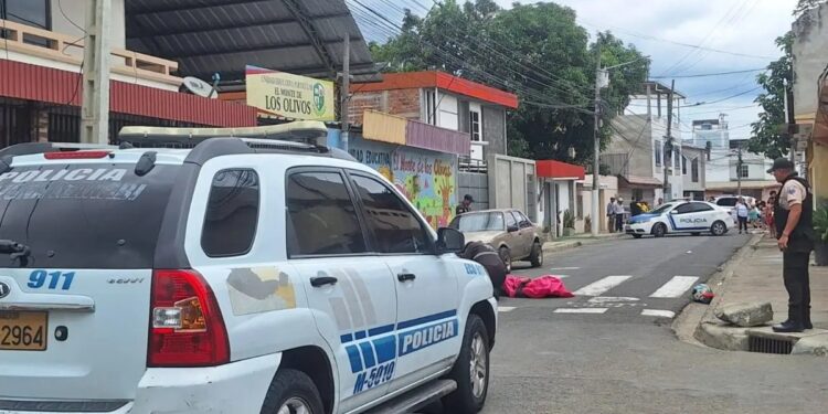 Hombre es asesinado en los exteriores de una unidad educativa de Portoviejo