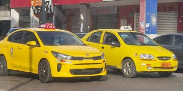Usuarios cuestionan los abusos en los cobros y la falta de control en el servicio de taxis de Machala.
