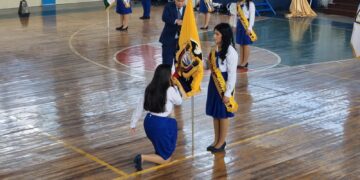 Estudiantes de Machala comenzaron a jurar la Bandera: más de 4.500 jóvenes participan en las ceremonias