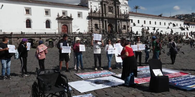 Pacientes renales reclaman por deuda estatal y continuidad de sus tratamientos
