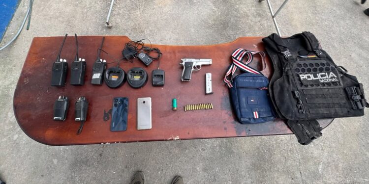 Policía Judicial incauta armamento y equipos de radiocomunicación en el sector Loma de Franco de Pasaje