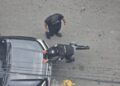 Agente del GOM resultó herido tras choque entre automóvil y motocicleta en Guayas