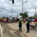 Moradores de La Primavera cierran la vía en protesta por inundaciones inéditas